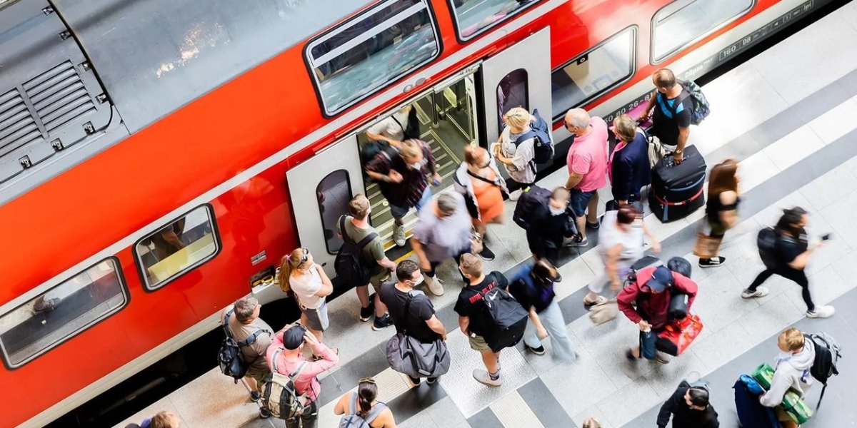 Almanya'da esnek toplu taşıma bileti planı ertelendi