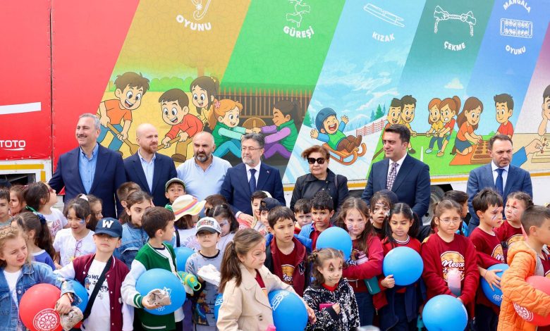 Geleneksel Oyunlar Tırı, kültürel mirası depremzede çocuklarla buluşturuyor 1 geleneksel oyunlartiri 1