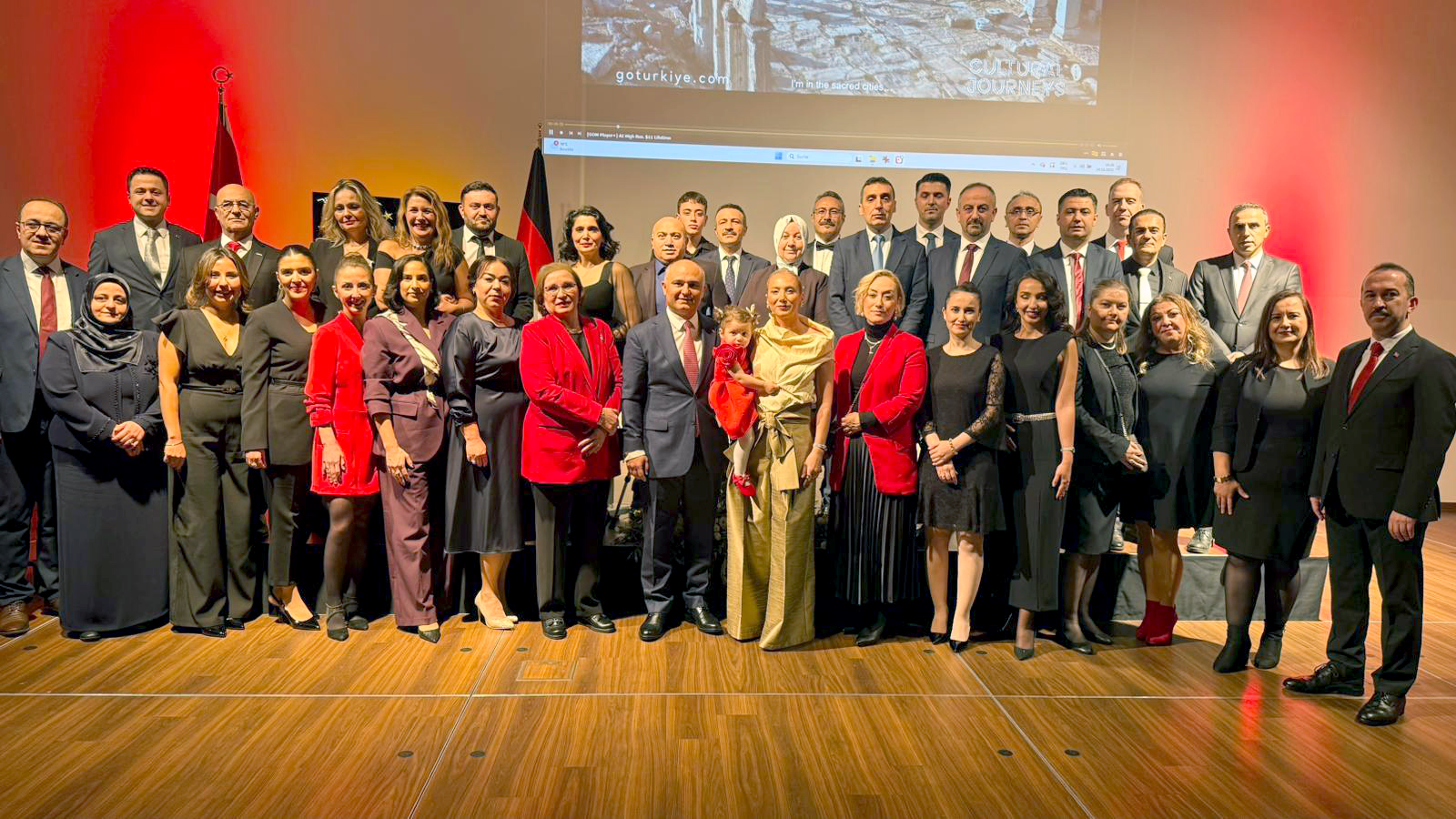 Essen’de Cumhuriyetin 102. Yılına yakışır kutlama 4 essen cumhuriyet kutlama1