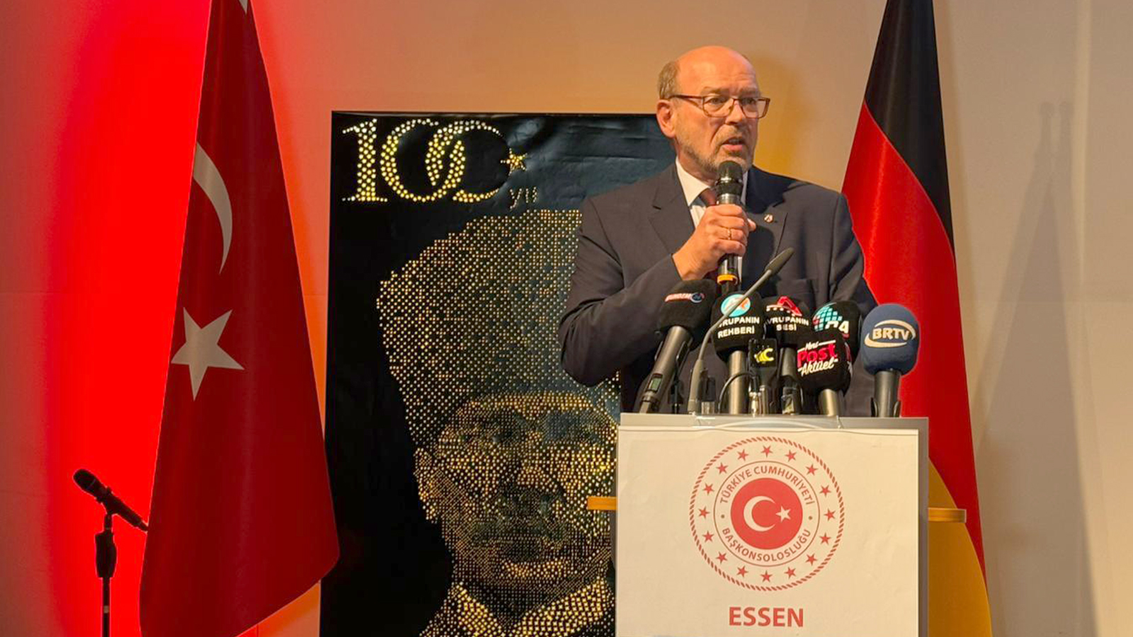 Essen’de Cumhuriyetin 102. Yılına yakışır kutlama 12 essen cumhuriyet kutlama11