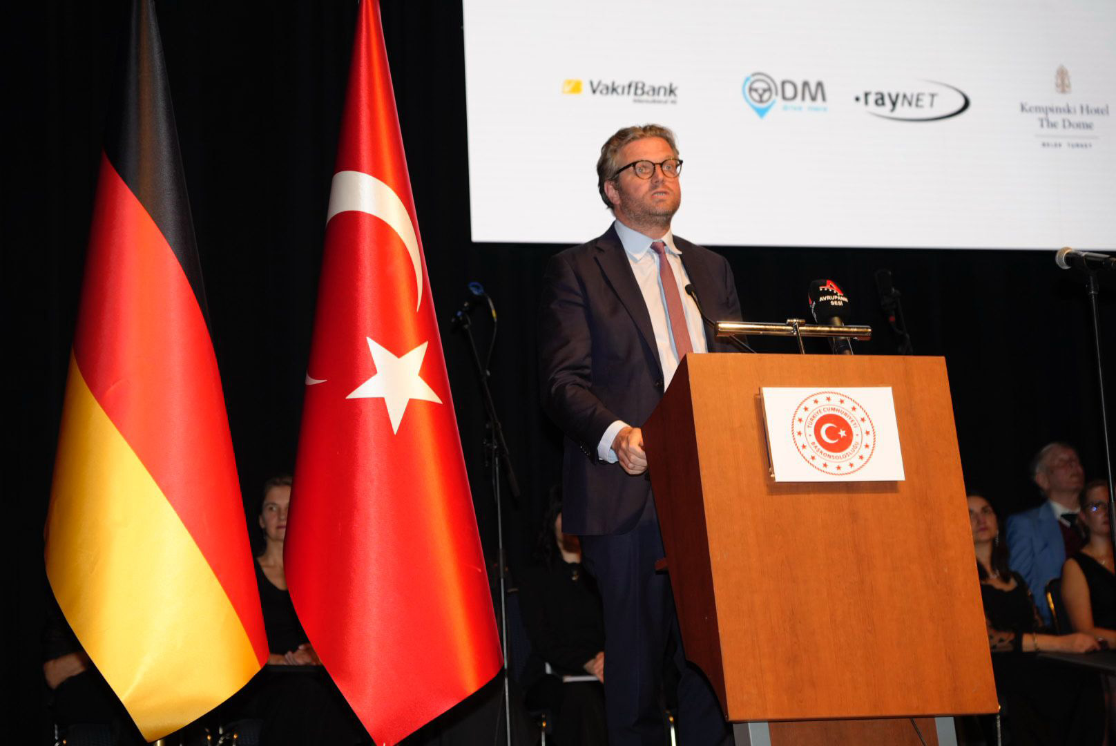 Köln’de Türk-Alman dostluğu Cumhuriyet Bayramı’nda pekişti 6 koln cumhuriyet resepsiyonu11