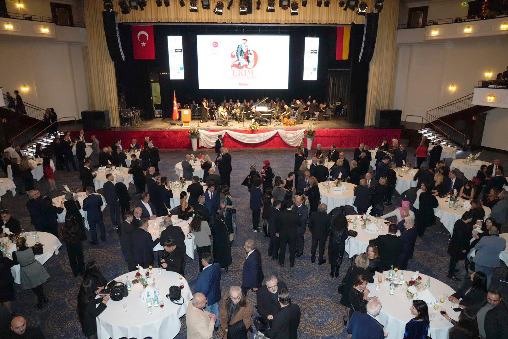 Köln’de Türk-Alman dostluğu Cumhuriyet Bayramı’nda pekişti 11 koln cumhuriyet resepsiyonu13