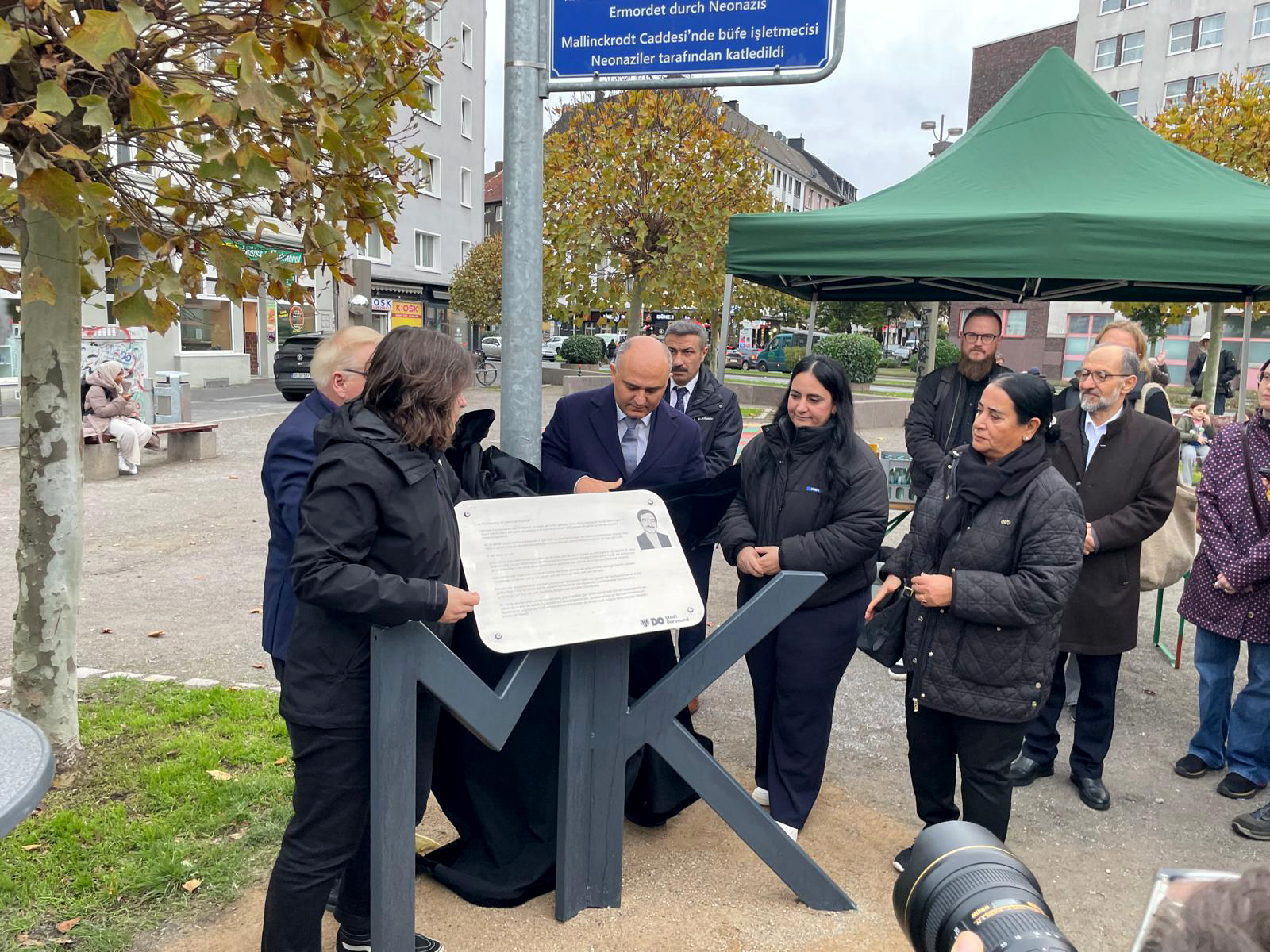 Dortmund’da ırkçılığa karşı anlamlı mesaj: NSU kurbanı Kubaşık için Anı Plaketi açıldı 3 nsu kubasik ani plaketi2