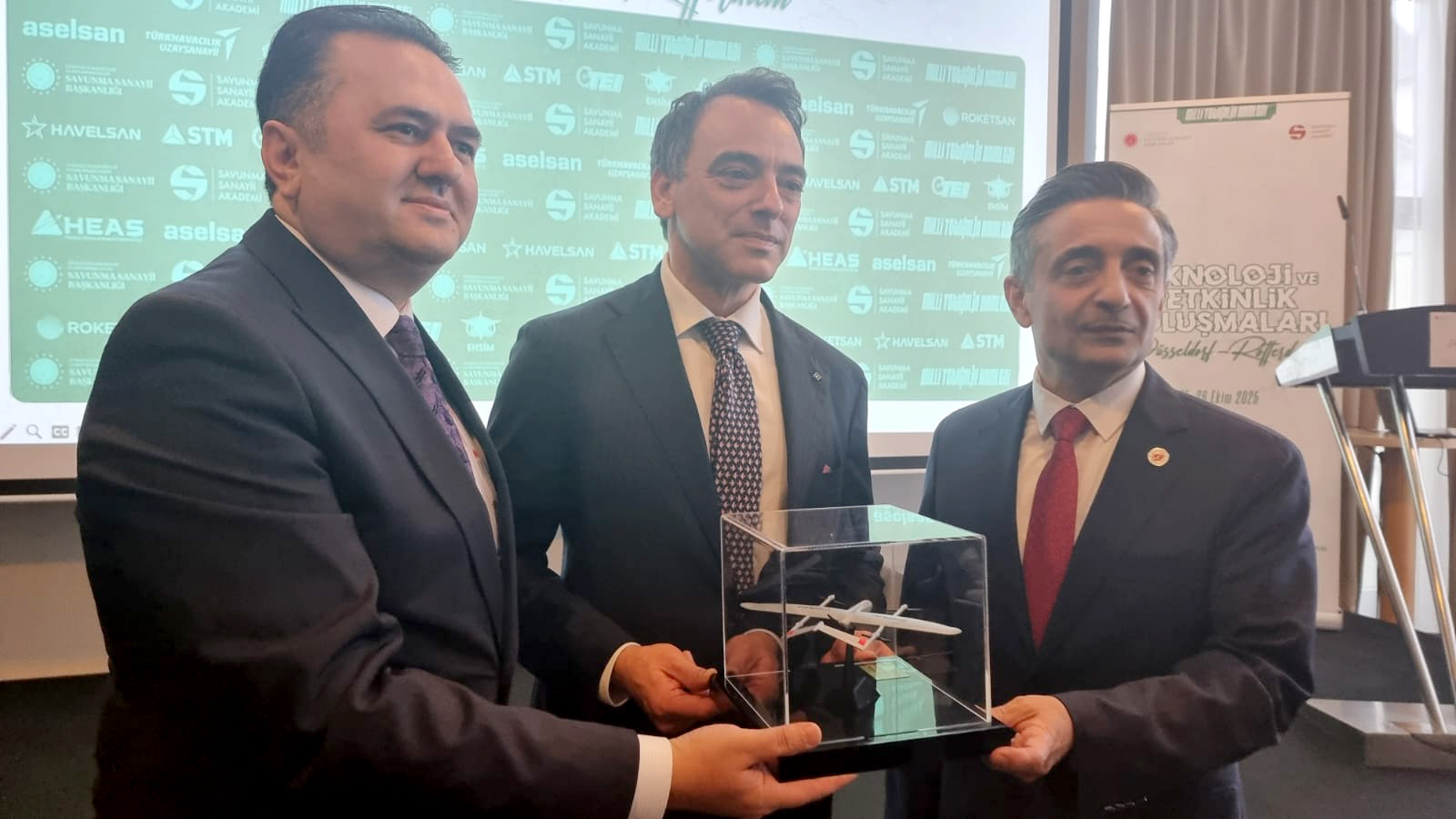 Düsseldorf’ta Türk Savunma Sanayii ile Avrupa’daki gençler buluştu 10 ssb dusseldorf2