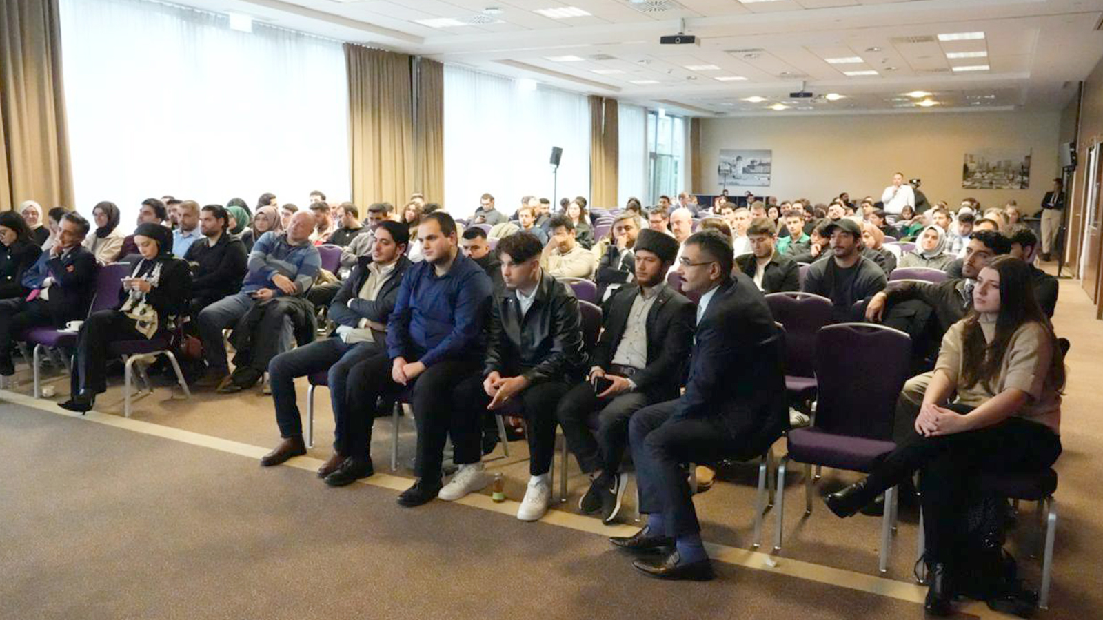 Düsseldorf’ta Türk Savunma Sanayii ile Avrupa’daki gençler buluştu 6 ssb dusseldorf5