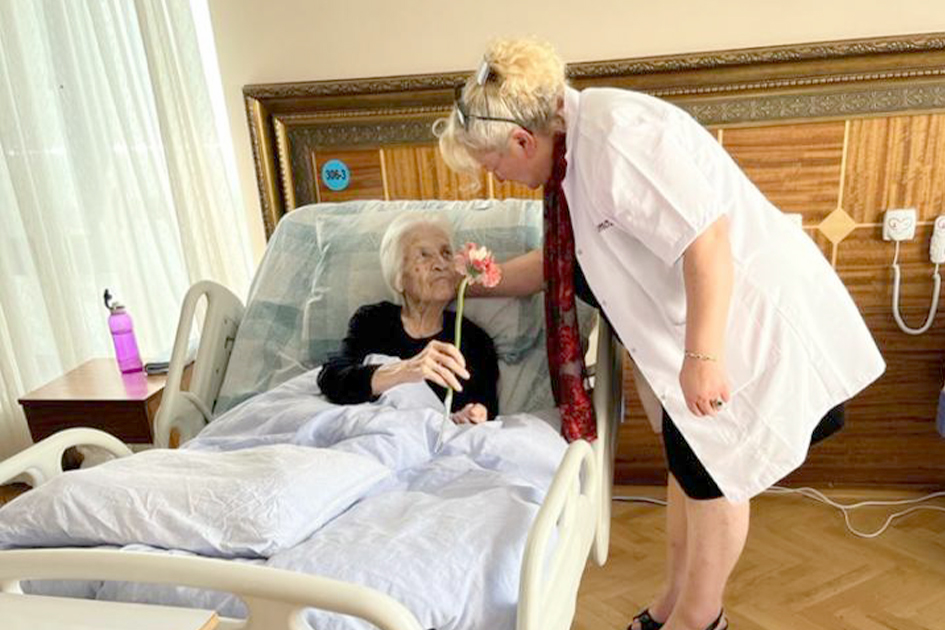 Bir kadının vefa yolculuğu: Hatice Bayar Yeni Mimoza Yaşlı Bakım Merkezi'ni anlatıyor 3 yeni mimoza6